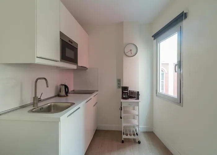 New And Cute Close To The Beach.